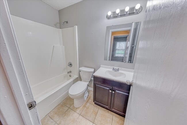 Building Photo - 2715 E 28th St