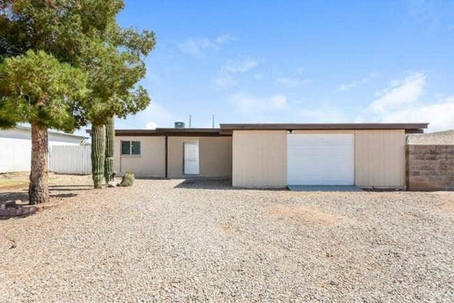 Building Photo - 7530 E Poinciana Dr