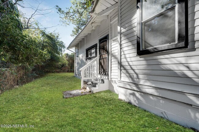 Building Photo - 522 W 21st St