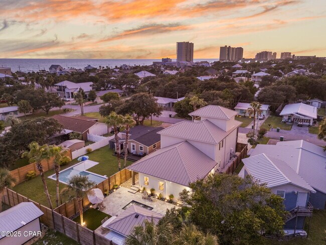 Building Photo - 407 Petrel St