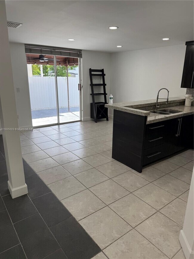 Building Photo - 8660 SW 161st Ave