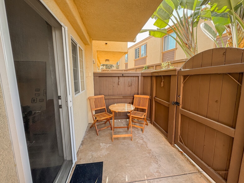 Building Photo - 5252 Balboa Arms Dr