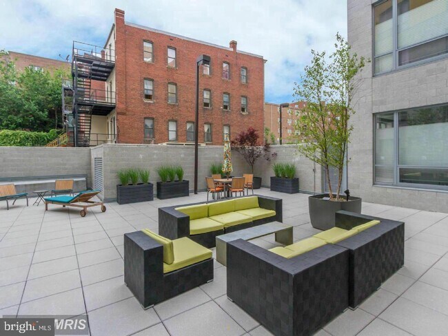 Building Photo - 1414 Belmont St NW