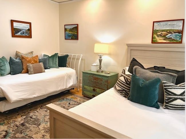 Building Photo - Fully Furnished Tranquil Downtown Home - Available Now!