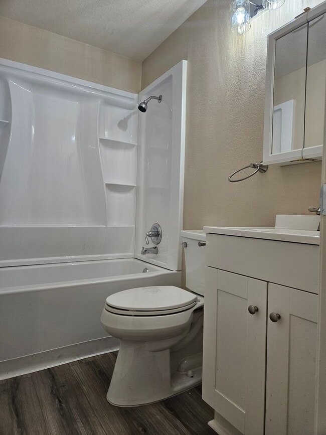 Building Photo - 4 Bedroom Adelanto Home