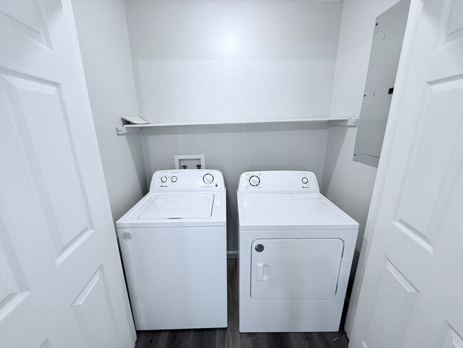 Building Photo - 1006 Creekside Pl