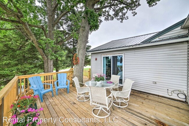 Building Photo - 3 br, 1 bath House - 3880 Bell Lake Dr. NE