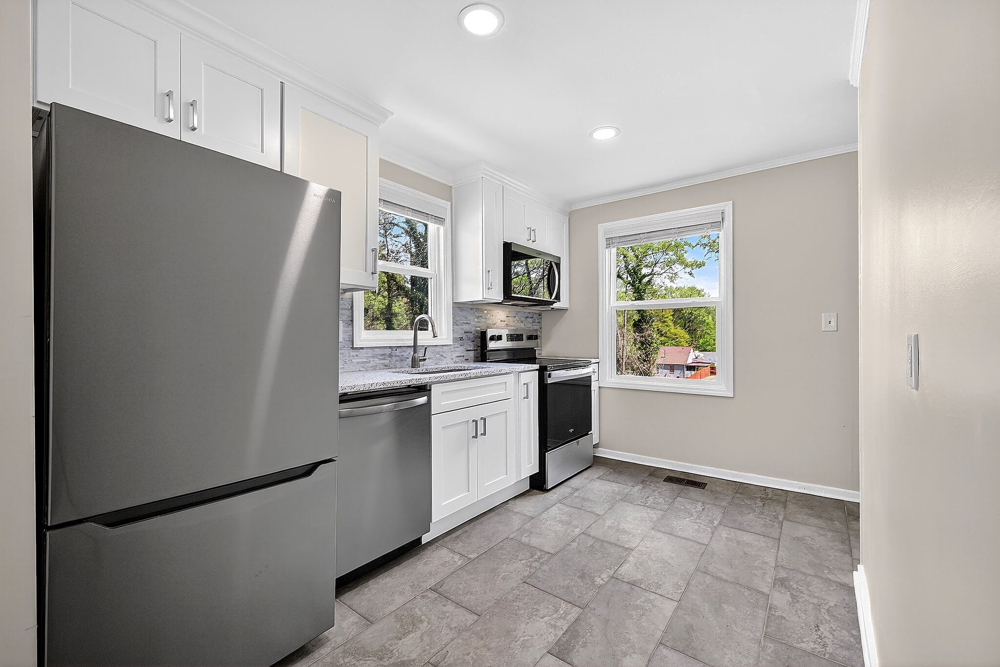 Building Photo - 1310 Kenilworth Dr SW