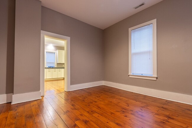 Building Photo - 204 N Columbus St