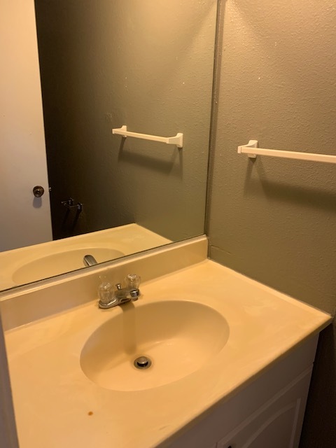 Half bath downstairs - 5101 Glide Dr