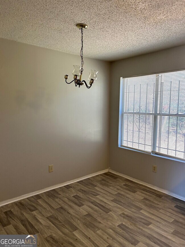 Building Photo - 5588 Fairington Pl