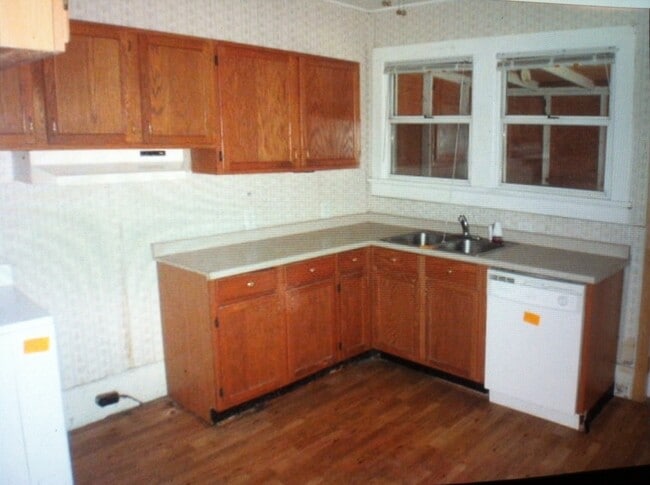 Building Photo - 3 Bed, 1 bath