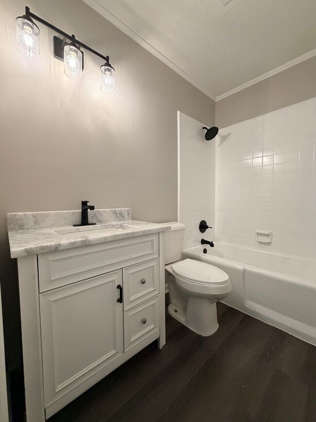 Building Photo - Buy or Lease!