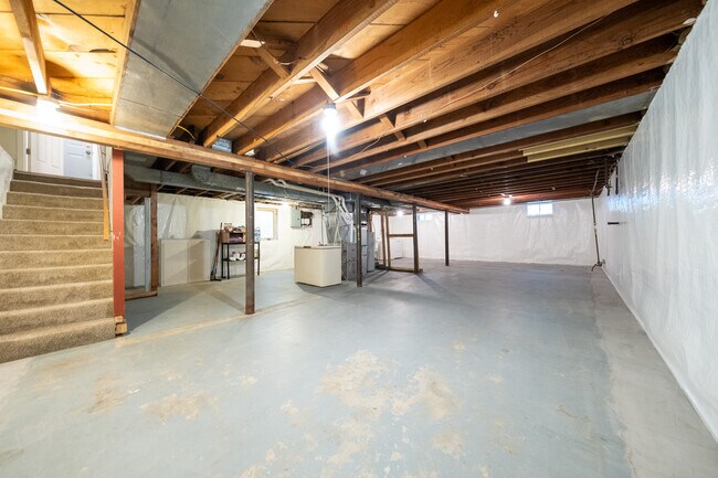 Building Photo - 390 66th Ave NE