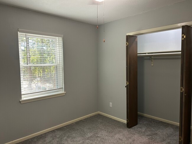 Building Photo - Spring Creek Loop