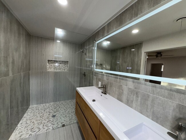 Building Photo - 5822 Yarwell Dr