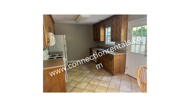 Building Photo - 3 bed 2.5 bath Townhome
