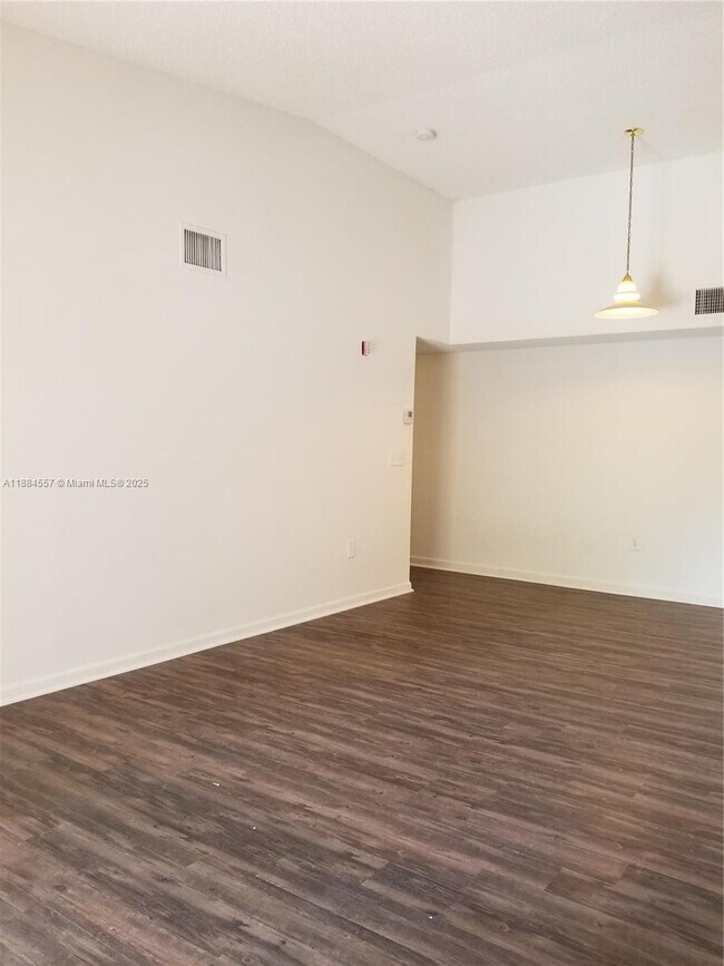 Building Photo - 3211 Sabal Palm Manor