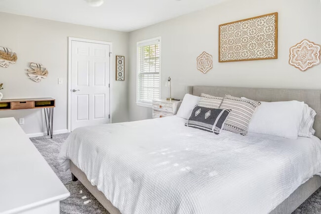 Building Photo - Horne Pl Main House