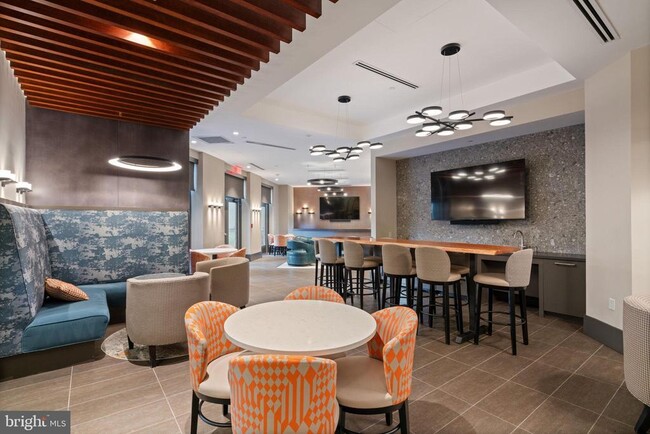 Building Photo - 3101 N Hampton Dr