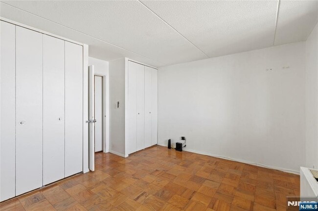 Building Photo - 250 Gorge Rd