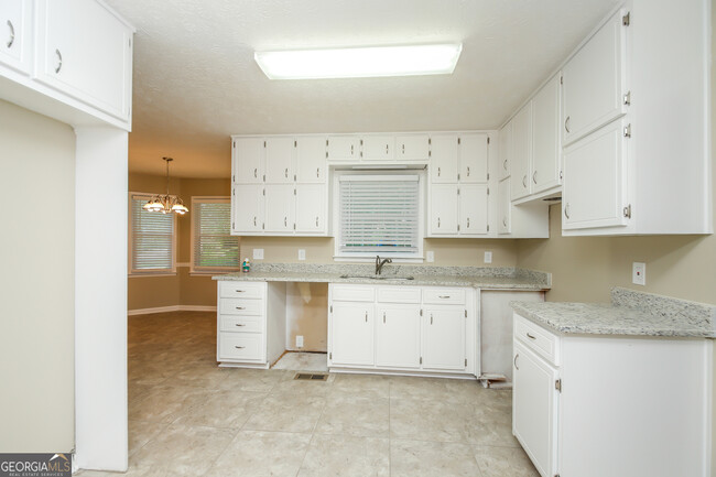 Building Photo - 4315 Housworth Dr