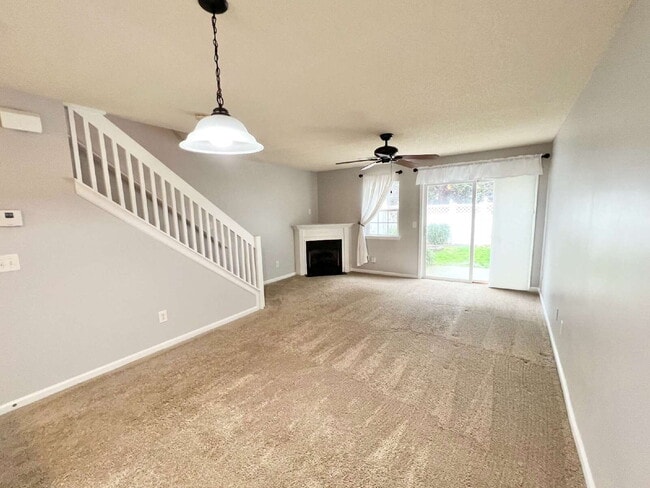 Building Photo - STEELECREEK TOWNHOUSE!