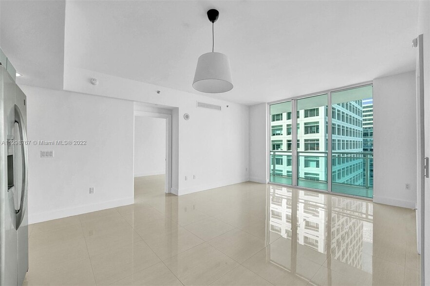 Building Photo - 950 Brickell Bay Dr