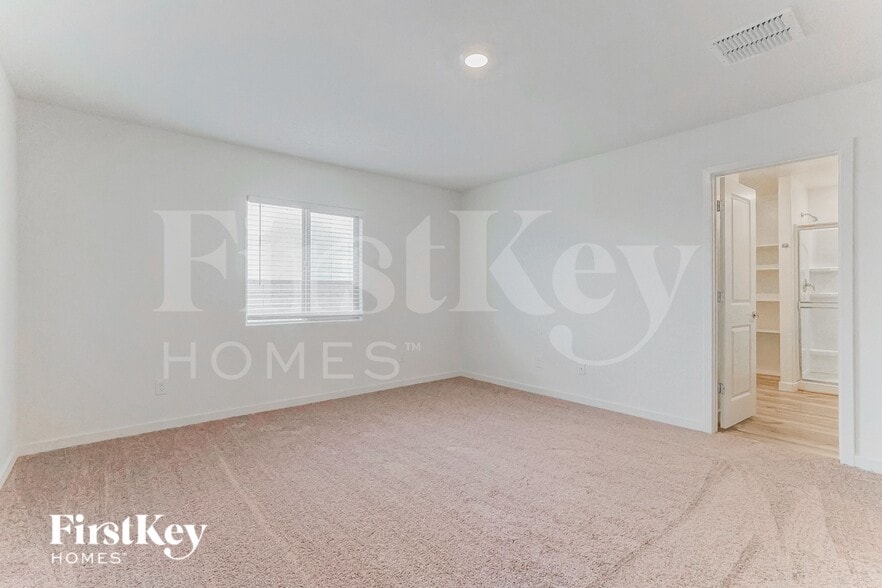 Building Photo - 976 W 20th St