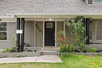 Building Photo - 3901 Classic Dr