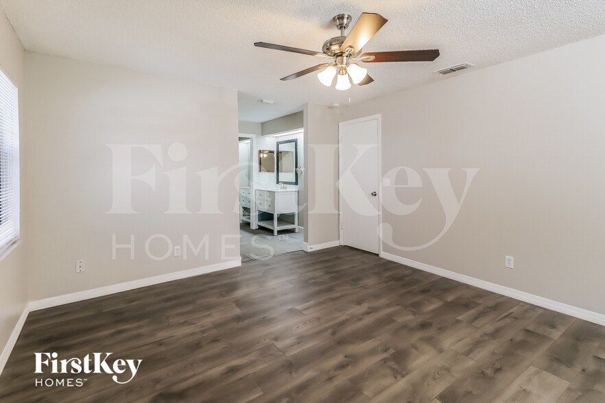 Building Photo - 2330 Eastmeadows Ct