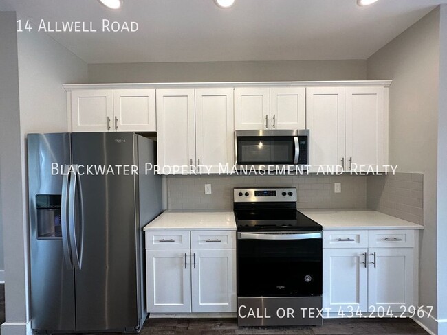 Building Photo - 3 Bedroom Townhouse Available on Timberlake!