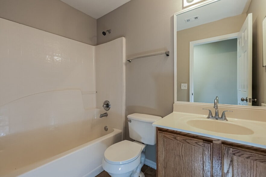 Building Photo - 6216 Gondola Dr