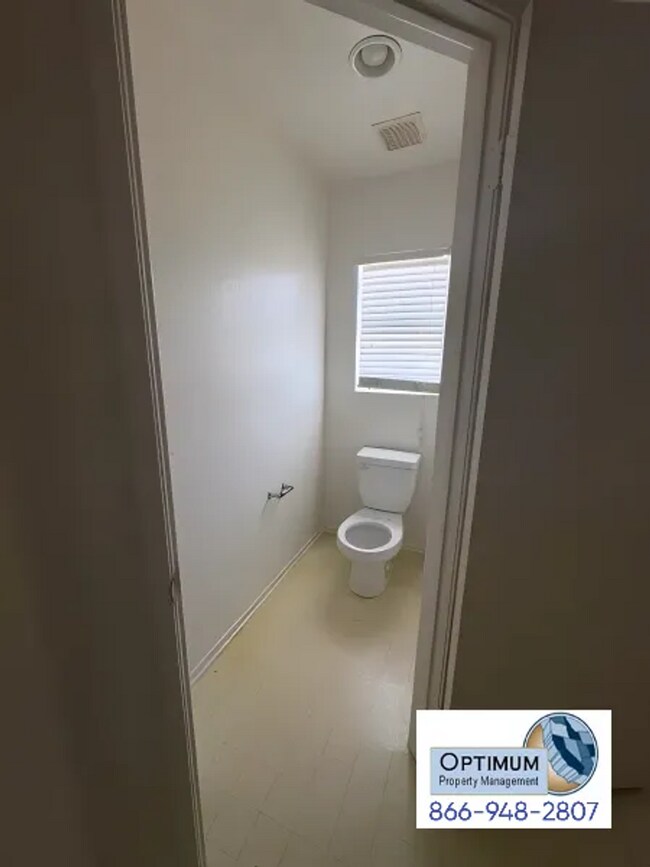 Building Photo - Beautiful 4 Bedroom, 3 Bathroom Two-Story Home with Loft & Spacious Backyard