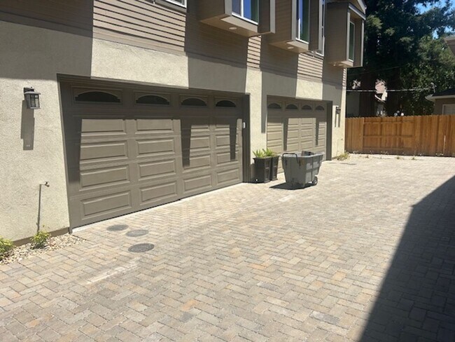 Building Photo - BRAND NEW! 3 bed 2.5 bath Right Next to UCD