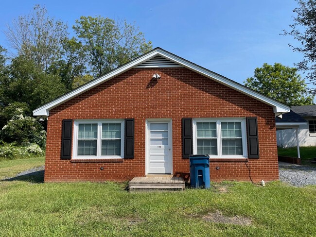 Building Photo - 2 BED, 1 BATH HOME LOCATED IN RAMSEUR- $10...