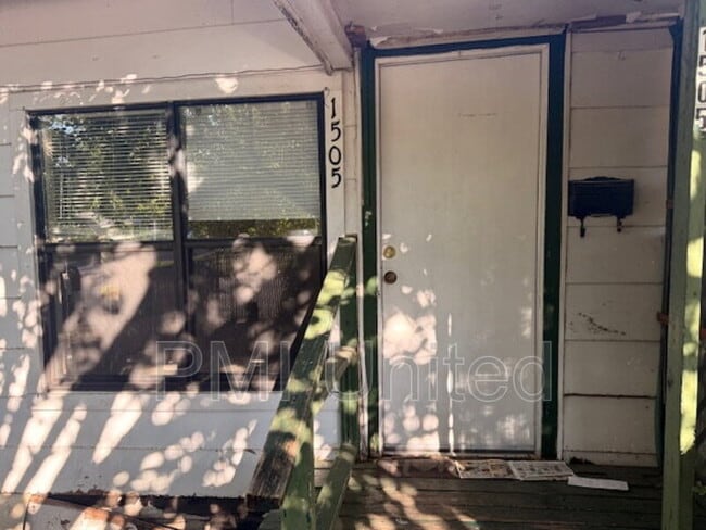 Building Photo - 505 N Broughton St