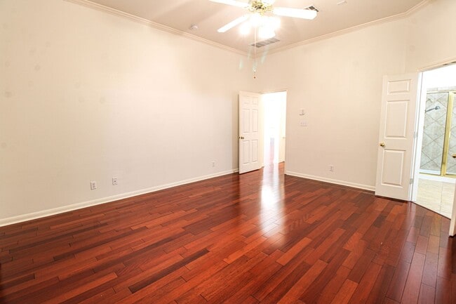 Building Photo - 121 Antler Cir