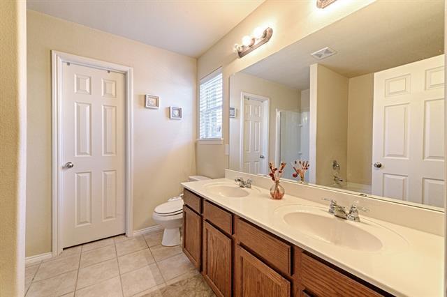 Building Photo - 1501 Lone Pine Dr