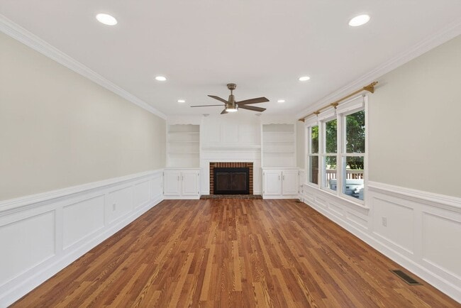 Building Photo - 5 Bed, 2.5 Bath Home in the Heart of Red Mill Farms