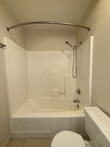 Building Photo - 14884 Rockridge Ln