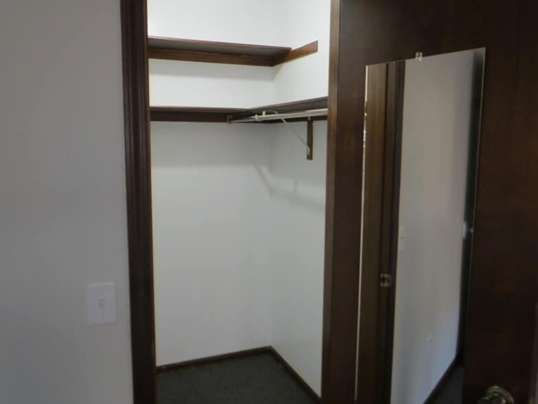Building Photo - 5617 Ryewyck Dr