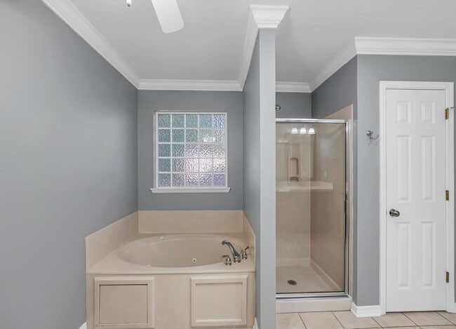 Building Photo - 5897 Saratoga Dr