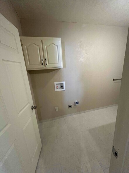 Building Photo - 14432 S Johnson Vis Cir