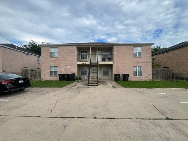 Building Photo - 3408 Barcelona Dr