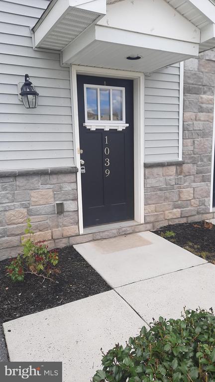 Building Photo - 1039 Admiral's Quay Dr