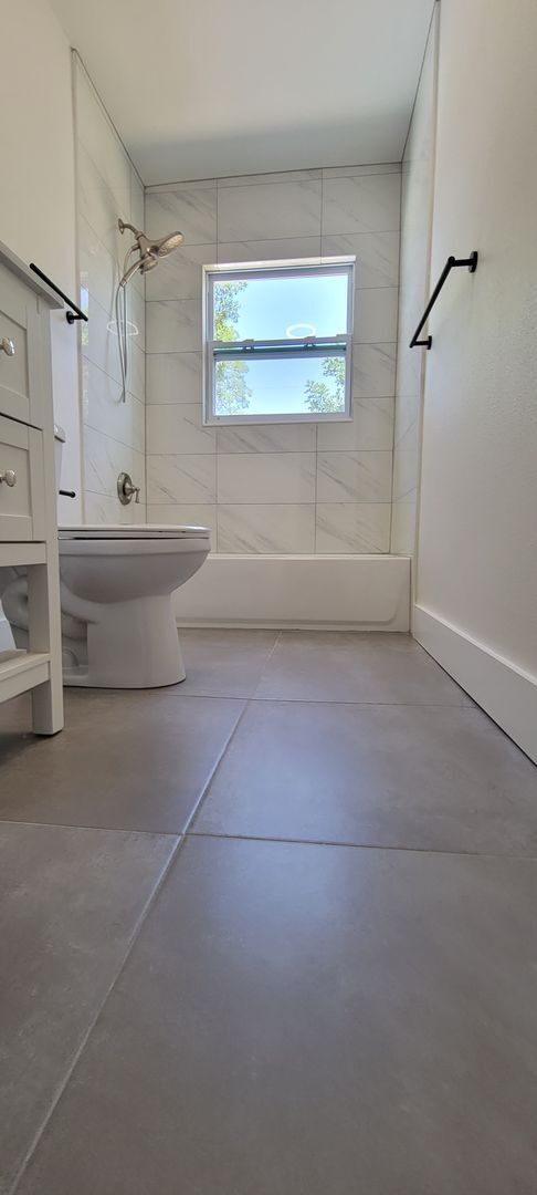 Building Photo - SPACIOUS 3 BEDROOM 2 BATH - ST. PETERSBURG, FL