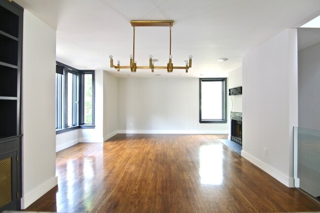 Building Photo - 54 Trowbridge St