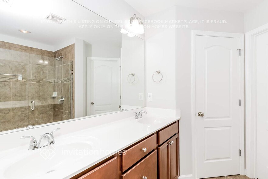 Building Photo - 3099 Hallmark Ln NE