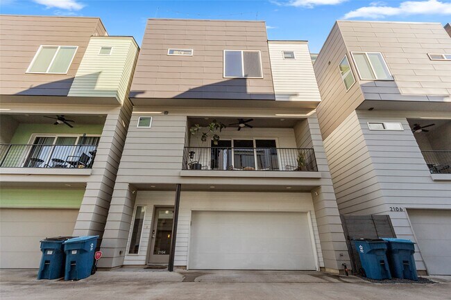 Building Photo - 2104 Dennis St